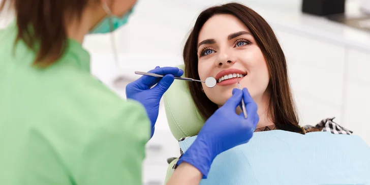 Zářivý úsměv a zdravé zuby: dentální hygiena pro dospělého včetně airflow