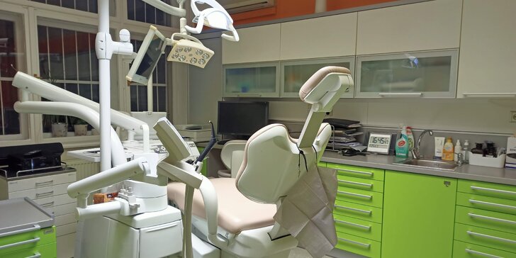 Zářivý úsměv a zdravé zuby: dentální hygiena pro dospělého včetně airflow