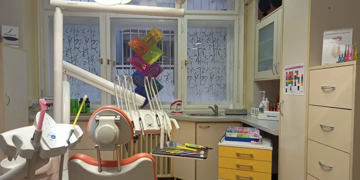 Zářivý úsměv a zdravé zuby: dentální hygiena pro dospělého včetně airflow