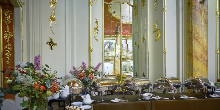 Bohatý brunch v Grand Hotelu Bohemia: předkrmy, hlavní chody, dezerty i nápoje