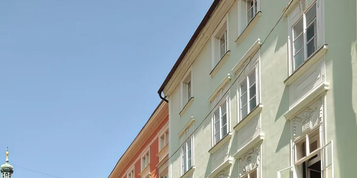 Pokud dáváte přednost samostatnému objevování místních restaurací a kaváren v centru města, můžete zvolit variantu bez stravy – vše máte na pár kroků.