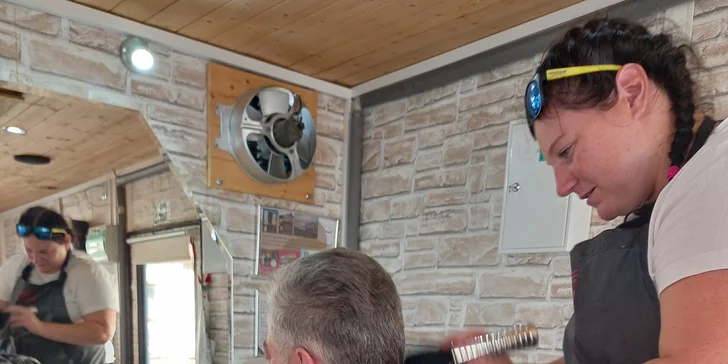 Pojízdné kadeřnictví ve vaší vesnici: střih pro dámy (vč. barvení), pány i rodiny