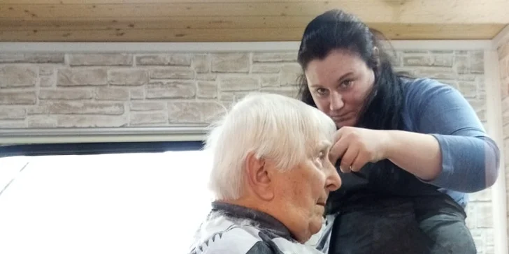 Pojízdné kadeřnictví ve vaší vesnici: střih pro dámy (vč. barvení), pány i rodiny