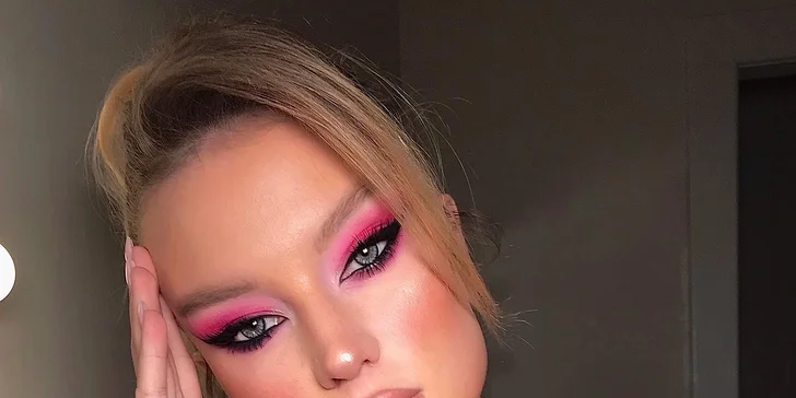 Profesionální kosmetické ošetření: denní a noční líčení, laminace obočí i make-up na focení