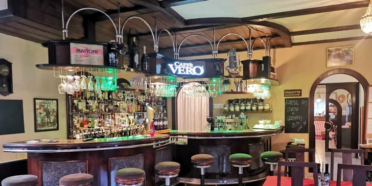 Balkánské speciality s Coca-colou a hranolky: burger nebo kilový talíř dobrot