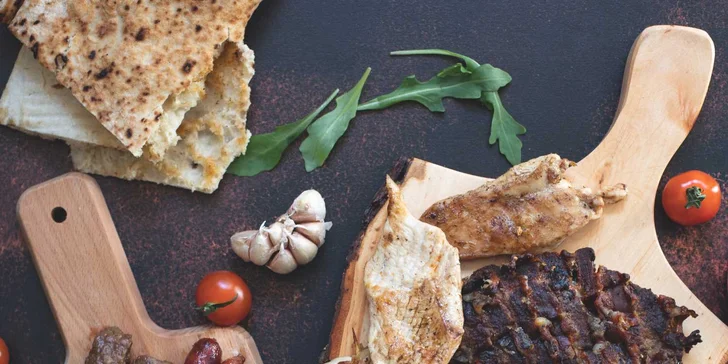 Voucher na 500 či 1 000 Kč na jídlo i nápoje v balkánské restauraci Balkaňeros
