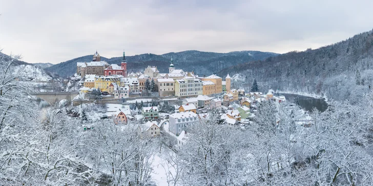Penzion na náměstí krásného města Loket: pobyt pro 2–4 os., snídaně i dort