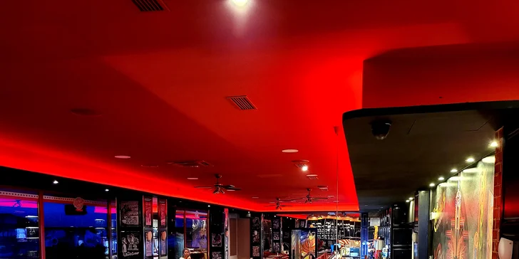 Nově zrekonstruovaný bowling se 6 drahami a UV provedením: 1 nebo 2 hod. až pro 6 hráčů
