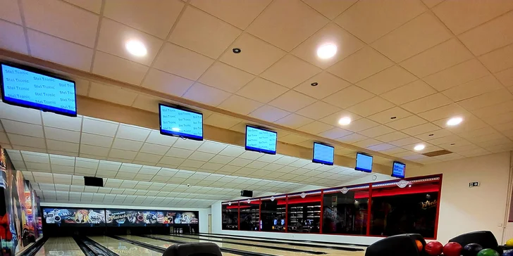 Nově zrekonstruovaný bowling se 6 drahami a UV provedením: 1 nebo 2 hod. až pro 6 hráčů