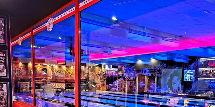 Nově zrekonstruovaný bowling se 6 drahami a UV provedením: 1 nebo 2 hod. až pro 6 hráčů