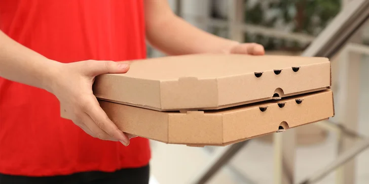 Rozvoz nebo odnos s sebou: pizza Ø 45 cm, výběr z 51 druhů