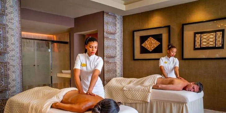 90minutová romance pro dva v Royal Jasmine: 60min. masáž, lázeň nohou a extra masáž hlavy