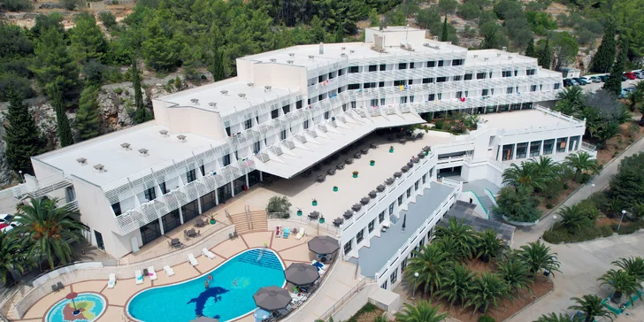 Dovolená na Korčule: hotel v ústraní se soukromou pláží a bazénem, all inclusive, pokoje pro dva i rodinu