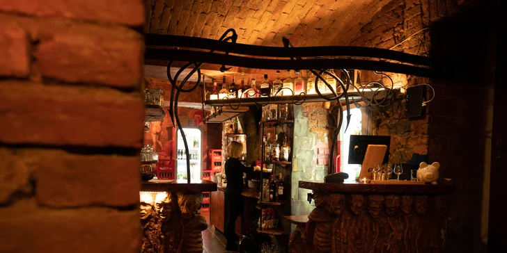 Vampýrův tatarák o váze 250 nebo 500 g a topinky v restauraci Torture