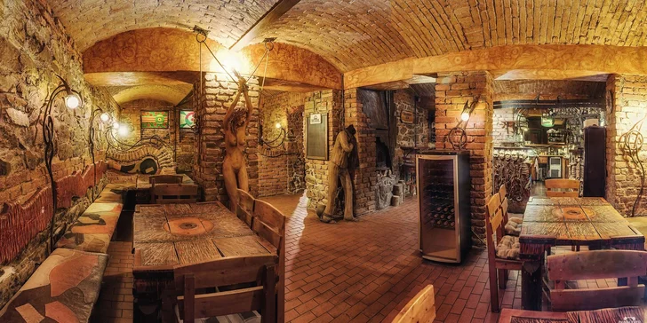 Vampýrův tatarák o váze 250 nebo 500 g a topinky v restauraci Torture