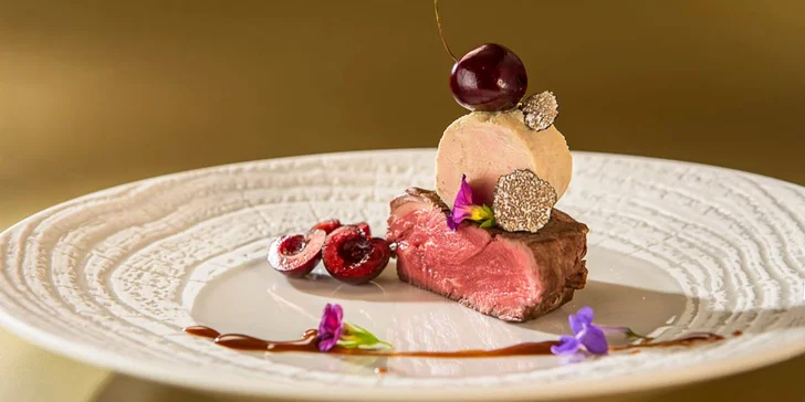Relax v 5* přepychovém Royal Palace vč. zlaté koupele i polopenze pro 2