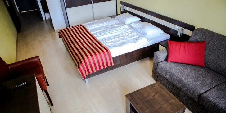 Apartmány na Liptově přímo v areálu Aquaparku Bešeňová, lahev sektu