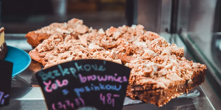 Perfektní kombinace: káva podle výběru a brownie či tartaletka pro 1–4 osoby
