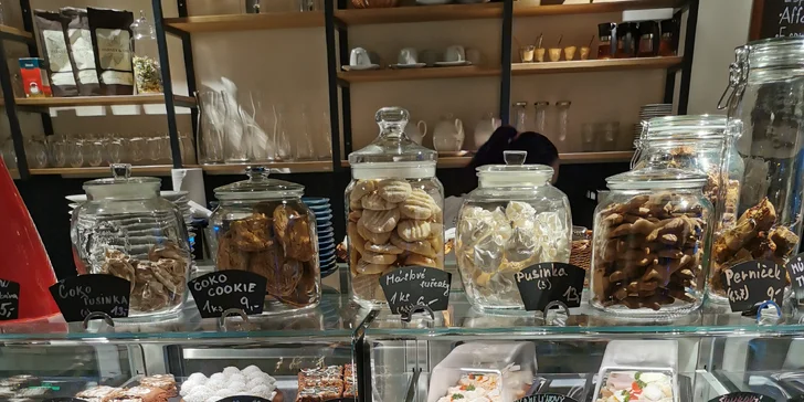 Perfektní kombinace: káva podle výběru a brownie či tartaletka pro 1–4 osoby