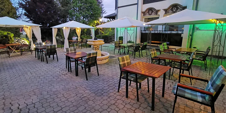 Balkánské speciality s Coca-colou a hranolky: burger nebo kilový talíř dobrot