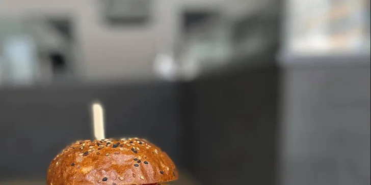 Burger podle výběru z 5 druhů, hranolky a limonáda pro 1 nebo 2 osoby
