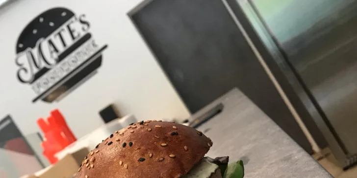Burger podle výběru z 5 druhů, hranolky a limonáda pro 1 nebo 2 osoby
