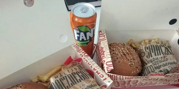 Burger podle výběru z 5 druhů, hranolky a limonáda pro 1 nebo 2 osoby