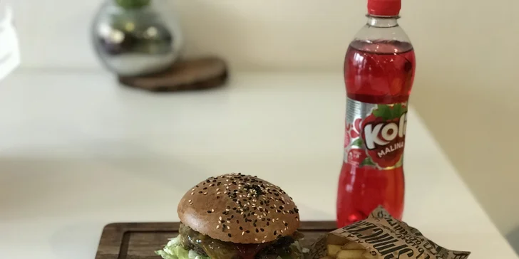 Burger podle výběru z 5 druhů, hranolky a limonáda pro 1 nebo 2 osoby