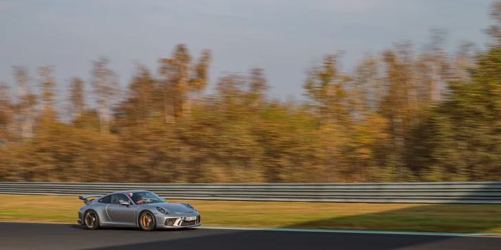 Superrychlá jízda na závodním okruhu v Mostě i Brně: 1–4 kola jako řidič či spolujezdec Porsche GT3 a GT4