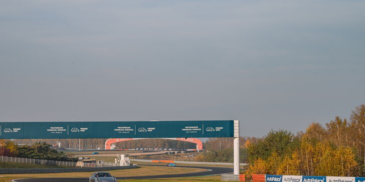Superrychlá jízda na závodním okruhu v Mostě i Brně: 1–4 kola jako řidič či spolujezdec Porsche GT3 a GT4