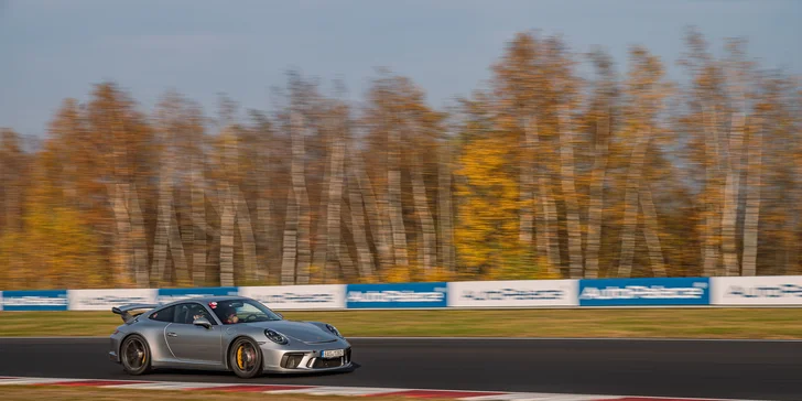 Superrychlá jízda na závodním okruhu v Mostě i Brně: 1–4 kola jako řidič či spolujezdec Porsche GT3 a GT4