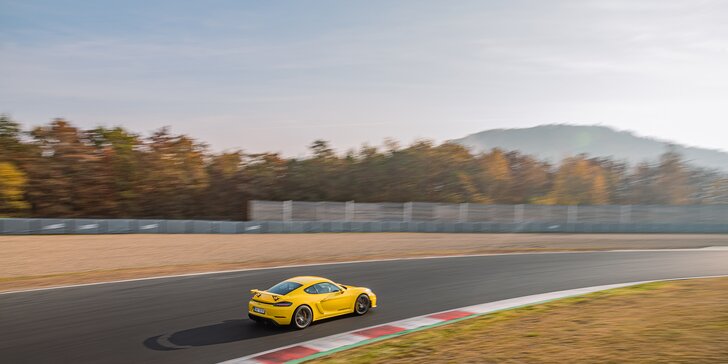 Superrychlá jízda na závodním okruhu v Mostě i Brně: 1–4 kola jako řidič či spolujezdec Porsche GT3 a GT4