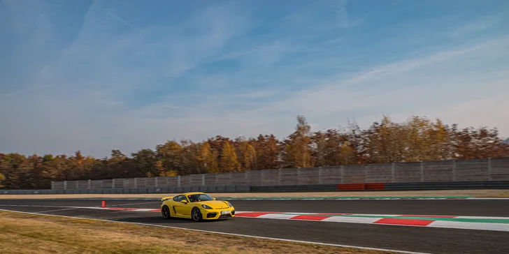 Superrychlá jízda na závodním okruhu v Mostě i Brně: 1–4 kola jako řidič či spolujezdec Porsche GT3 a GT4
