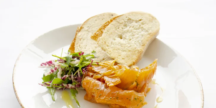 Romantické tříchodové menu i s láhví vína a privátním spa na 60, 75 či 120 min.