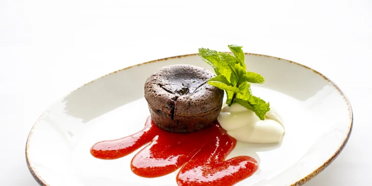 Romantické tříchodové menu i s láhví vína a privátním spa na 60, 75 či 120 min.