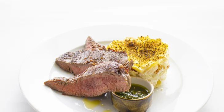 Romantické tříchodové menu i s láhví vína a privátním spa na 60, 75 či 120 min.