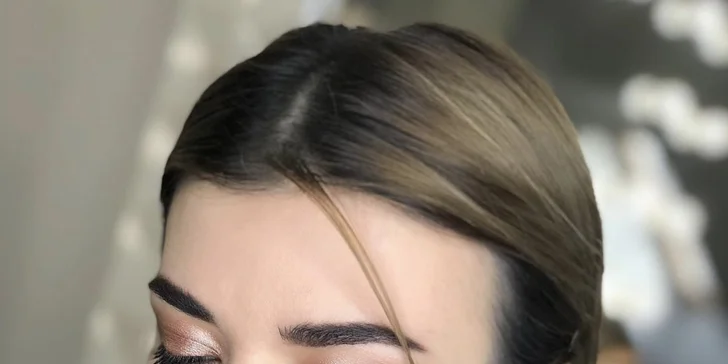 Profesionální kosmetické ošetření: denní a noční líčení, laminace obočí i make-up na focení
