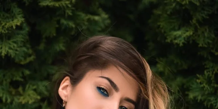 Profesionální kosmetické ošetření: denní a noční líčení, laminace obočí i make-up na focení