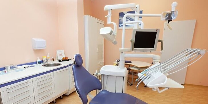 Dentální hygiena s možností AirFlow v Dental Karlín