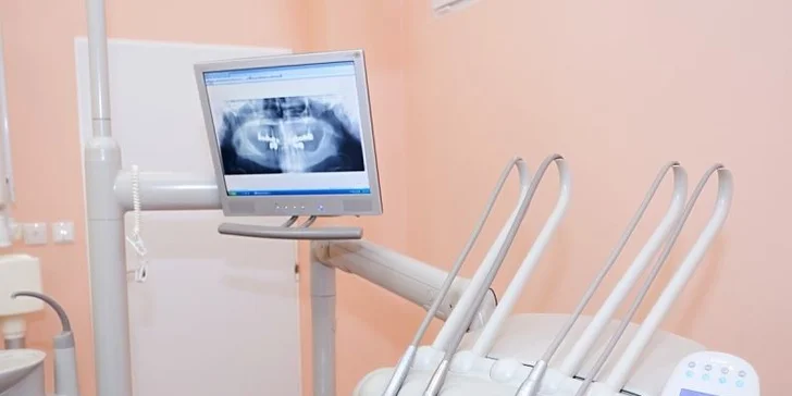 Dentální hygiena s možností AirFlow v Dental Karlín