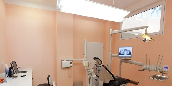 Dentální hygiena s možností AirFlow v Dental Karlín