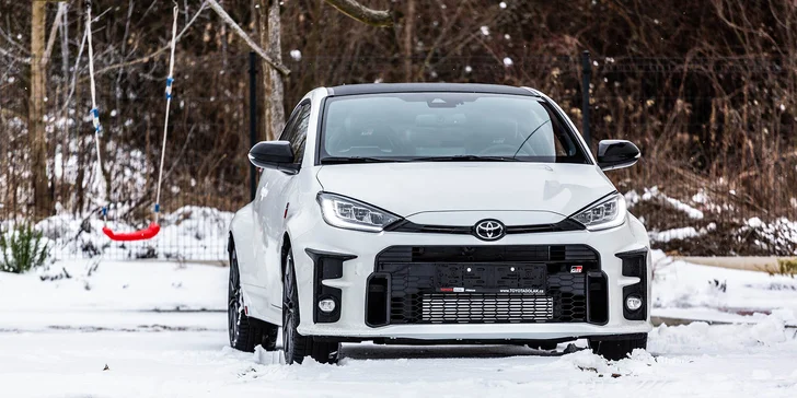 1–8 kol na závodním okruhu v Mostě, Brně či Sosnové jako řidič či spolujezdec Toyoty GR Yaris