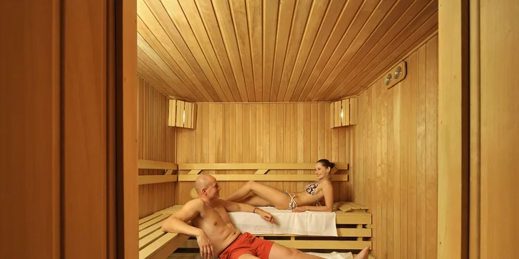 Zimní romantika ve 4* hotelu v Hluboké: 4chodové menu při svíčkách i sauna