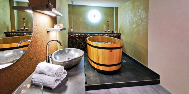 Luxusní wellness na Hluboké: privátní koupel v růžích nebo pivní lázně pro dva