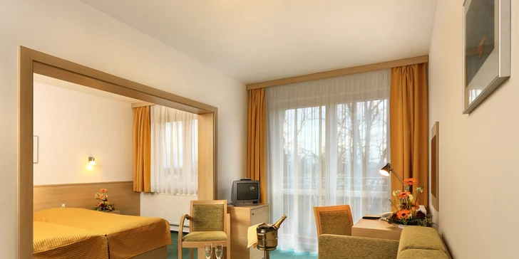 Zimní romantika ve 4* hotelu v Hluboké: 4chodové menu při svíčkách i sauna