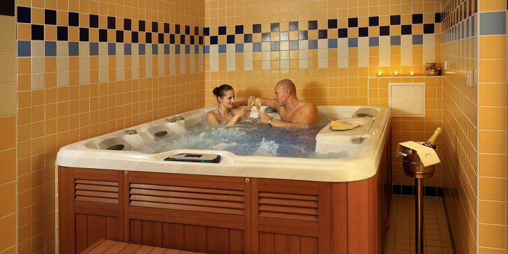 4* relax v Hluboké pro páry i rodiny: polopenze a relax v sauně i vířivce