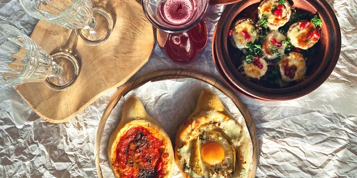 Gruzínské menu i s vínem pro 2 osoby: lodičky chačapuri a žampiony se sýrem