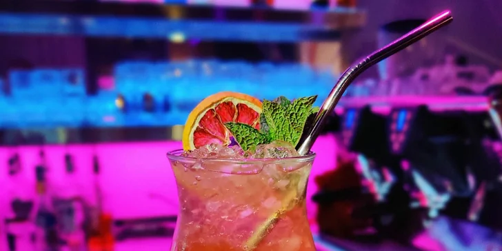 Pohoda na Kladně: vodní dýmka a káva či alkoholický drink pro 2 osoby