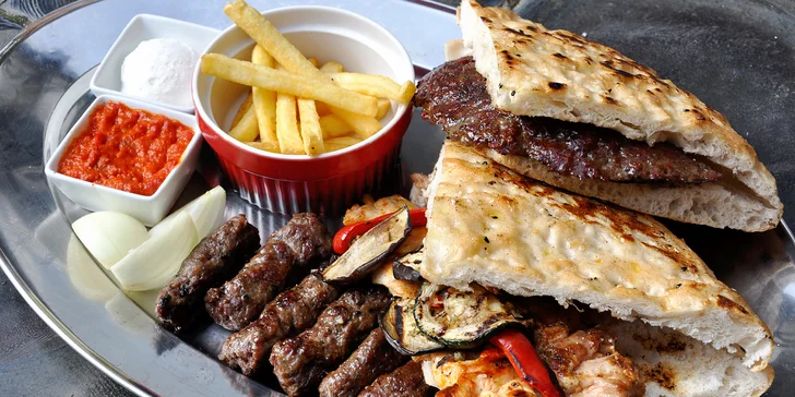 Voucher na 500 či 1 000 Kč na jídlo i nápoje v balkánské restauraci Balkaňeros
