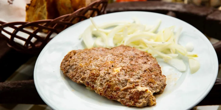Voucher na 500 či 1 000 Kč na jídlo i nápoje v balkánské restauraci Balkaňeros